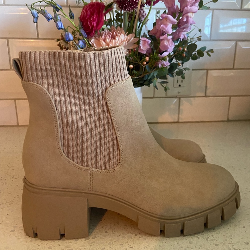 Universal Thread Heeled Combat Boot